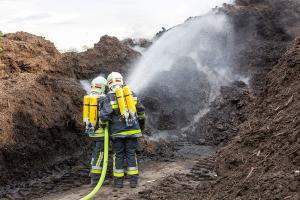 Langwieriger Einsatz beim Brand eines Komposthaufens