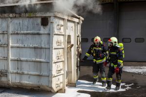 Container in einem Kremser Gewerbebetrieb in Brand geraten