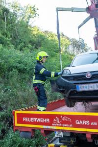 Zwei Fahrzeuginsassen nach Unfall im Pkw eingeschlossen