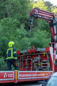 Zwei Fahrzeuginsassen nach Unfall im Pkw eingeschlossen