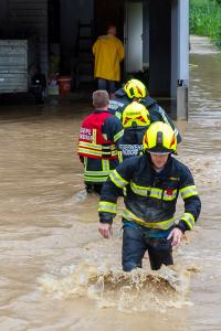 Schweres Unwetter über Göttweig - Mehrere KHD-Züge im Einsatz