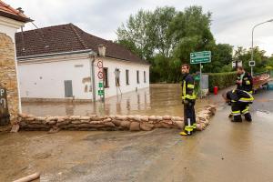 Schweres Unwetter über Göttweig - Mehrere KHD-Züge im Einsatz