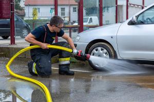 Aufräumarbeiten nach schwerem Unwetter über Göttweig