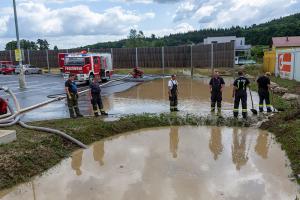 Aufräumarbeiten nach schwerem Unwetter über Göttweig