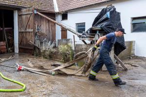 Aufräumarbeiten nach schwerem Unwetter über Göttweig