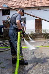 Aufräumarbeiten nach schwerem Unwetter über Göttweig