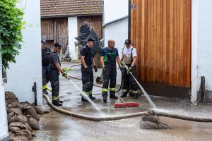 Aufräumarbeiten nach schwerem Unwetter über Göttweig