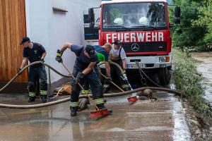 Aufräumarbeiten nach schwerem Unwetter über Göttweig