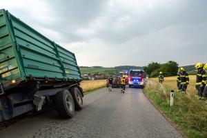 Bergung eines Anhängers nach missglückten Ausweichmanöver