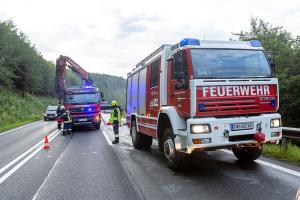 Fahrzeuglenkerin prallt mit einem Kleinwagen auf der B37 gegen die Leitschiene