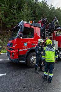 Fahrzeuglenkerin prallt mit einem Kleinwagen auf der B37 gegen die Leitschiene