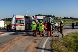 Schwerer Unfall auf der B37 - Pkw prallt gegen einen Lkw