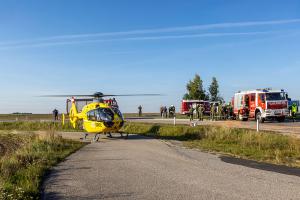 Schwerer Unfall auf der B37 - Pkw prallt gegen einen Lkw