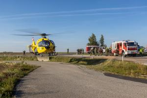 Schwerer Unfall auf der B37 - Pkw prallt gegen einen Lkw