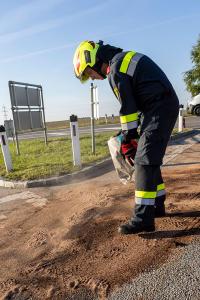 Schwerer Unfall auf der B37 - Pkw prallt gegen einen Lkw