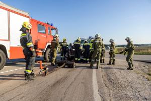 Schwerer Unfall auf der B37 - Pkw prallt gegen einen Lkw