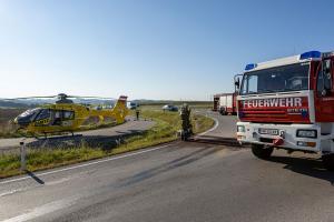 Schwerer Unfall auf der B37 - Pkw prallt gegen einen Lkw