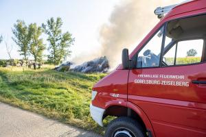 Strohlager bei Brand zerstört