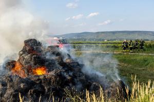 Strohlager bei Brand zerstört