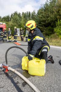 Sattelzugfahrzeug nach technischen Defekt komplett ausgebrannt