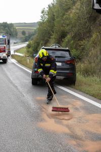 Sattelzugfahrzeug nach technischen Defekt komplett ausgebrannt