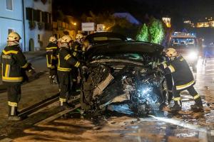 Unfall mit drei Fahrzeugen auf der B3 in Dürnstein