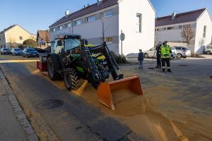 Maisschrot landet durch einen technischen Defekt auf der Straße