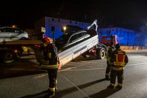 Bergung zweier Fahrzeuge nach Unfall auf der B3 in Krems-Stein