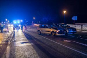 Bergung zweier Fahrzeuge nach Unfall auf der B3 in Krems-Stein