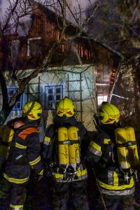 Schwieriger Einsatz von acht Feuerwehren bei Dachstuhlbrand in Weißenkirchen