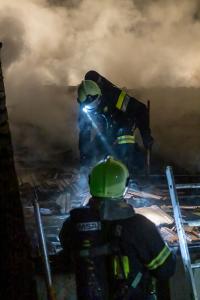 Schwieriger Einsatz von acht Feuerwehren bei Dachstuhlbrand in Weißenkirchen