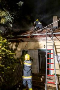 Schwieriger Einsatz von acht Feuerwehren bei Dachstuhlbrand in Weißenkirchen