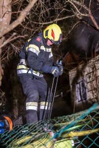 Schwieriger Einsatz von acht Feuerwehren bei Dachstuhlbrand in Weißenkirchen