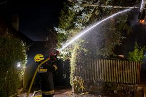 Schwieriger Einsatz von acht Feuerwehren bei Dachstuhlbrand in Weißenkirchen