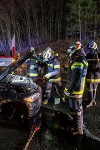 Fahrzeugüberschlag auf der B37 - Lenker verletzt