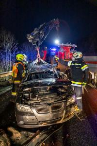 Fahrzeugüberschlag auf der B37 - Lenker verletzt