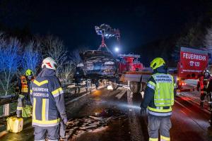 Fahrzeugüberschlag auf der B37 - Lenker verletzt