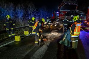 Fahrzeugüberschlag auf der B37 - Lenker verletzt