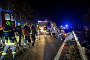 Fahrzeugüberschlag auf der B37 - Lenker verletzt