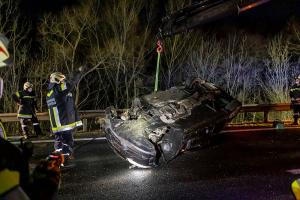 Fahrzeugüberschlag auf der B37 - Lenker verletzt