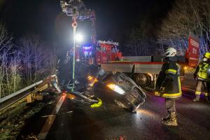 Fahrzeugüberschlag auf der B37 - Lenker verletzt