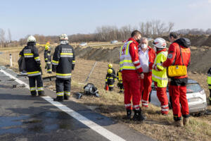 Zwei schwer verletzte Personen bei Kollision zwischen Pkw und Lkw