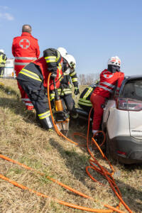 Zwei schwer verletzte Personen bei Kollision zwischen Pkw und Lkw