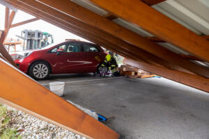 Carport bei Unfall mit Lieferwagen eingestürzt