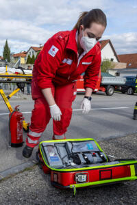 Fahrschülerin rammt ein Verkehrszeichen bei der Ortseinfahrt Hundsheim