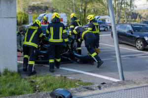 Fahrschülerin rammt ein Verkehrszeichen bei der Ortseinfahrt Hundsheim