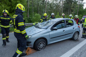 Mehrfacher Fahrzeugüberschlag auf der Abfahrt Palt - Zwei Frauen verletzt