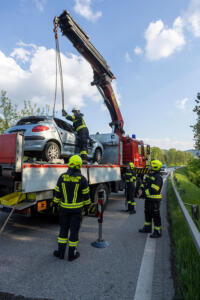 Mehrfacher Fahrzeugüberschlag auf der Abfahrt Palt - Zwei Frauen verletzt