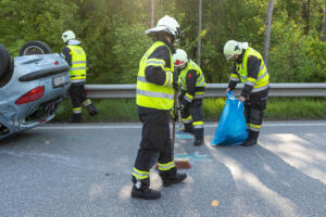 Mehrfacher Fahrzeugüberschlag auf der Abfahrt Palt - Zwei Frauen verletzt