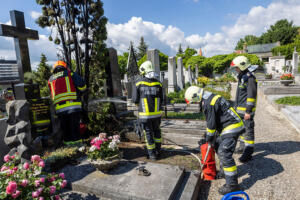 Kleinbrand am Kremser Friedhof mit einer Kübelspritze gelöscht
